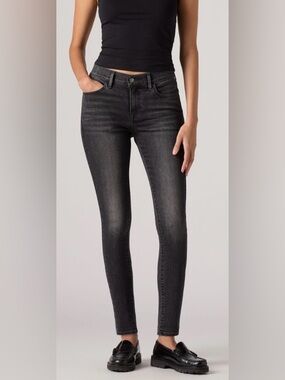 Levi’s Black 710 Super Skinny Jeans 24 High Waisted